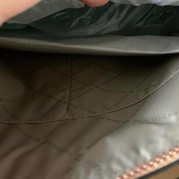 Michael Kors Women’s Rose Gold Pink Large Dome Satchel Brand New - Picture 2 of 16